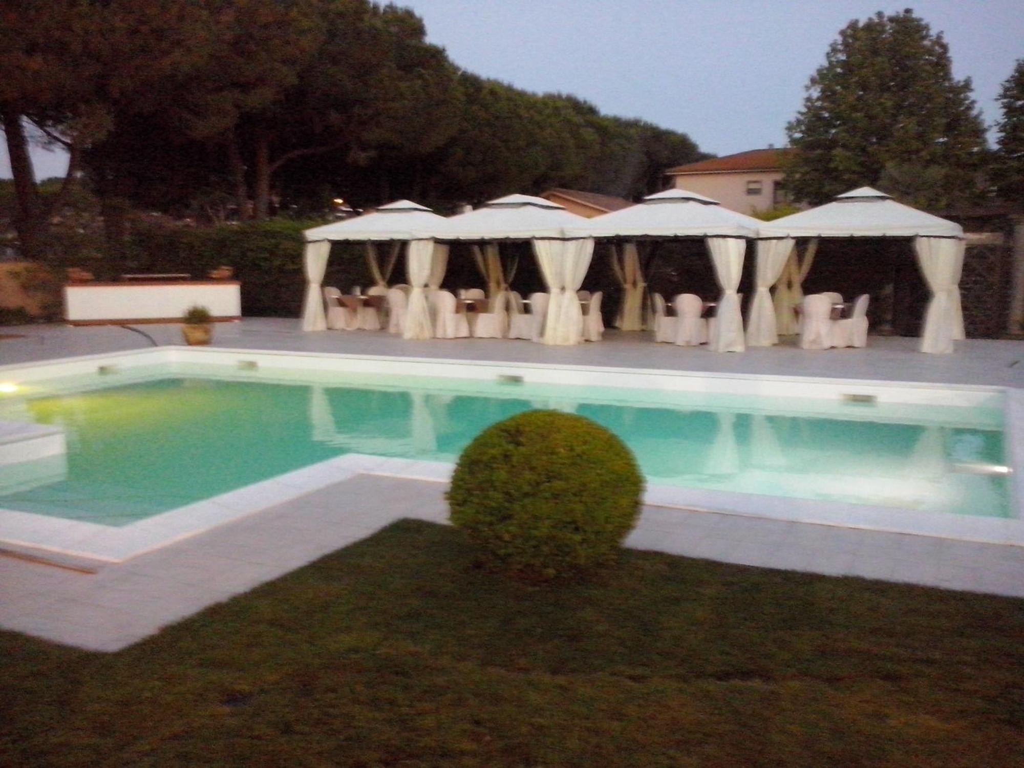 Hotel Velcamare Tarquinia Buitenkant foto